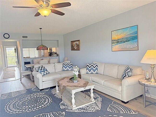 Building Photo - 1200 Country Club Dr