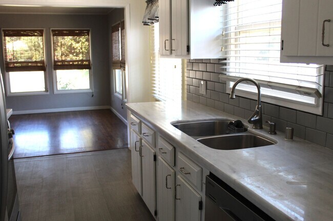 Building Photo - Beautiful Westchester Home for Rent