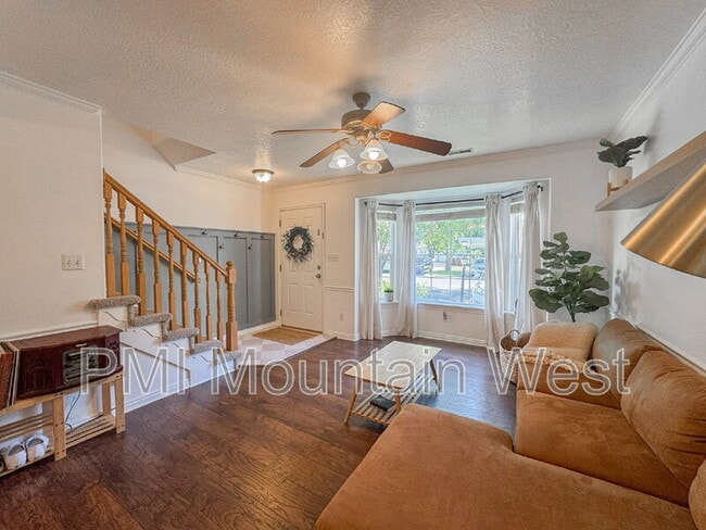 Building Photo - 446 E Parkside Cir