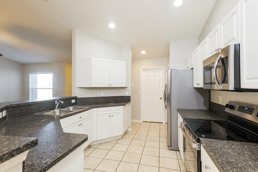 Building Photo - 1310 SW 13th Terrace