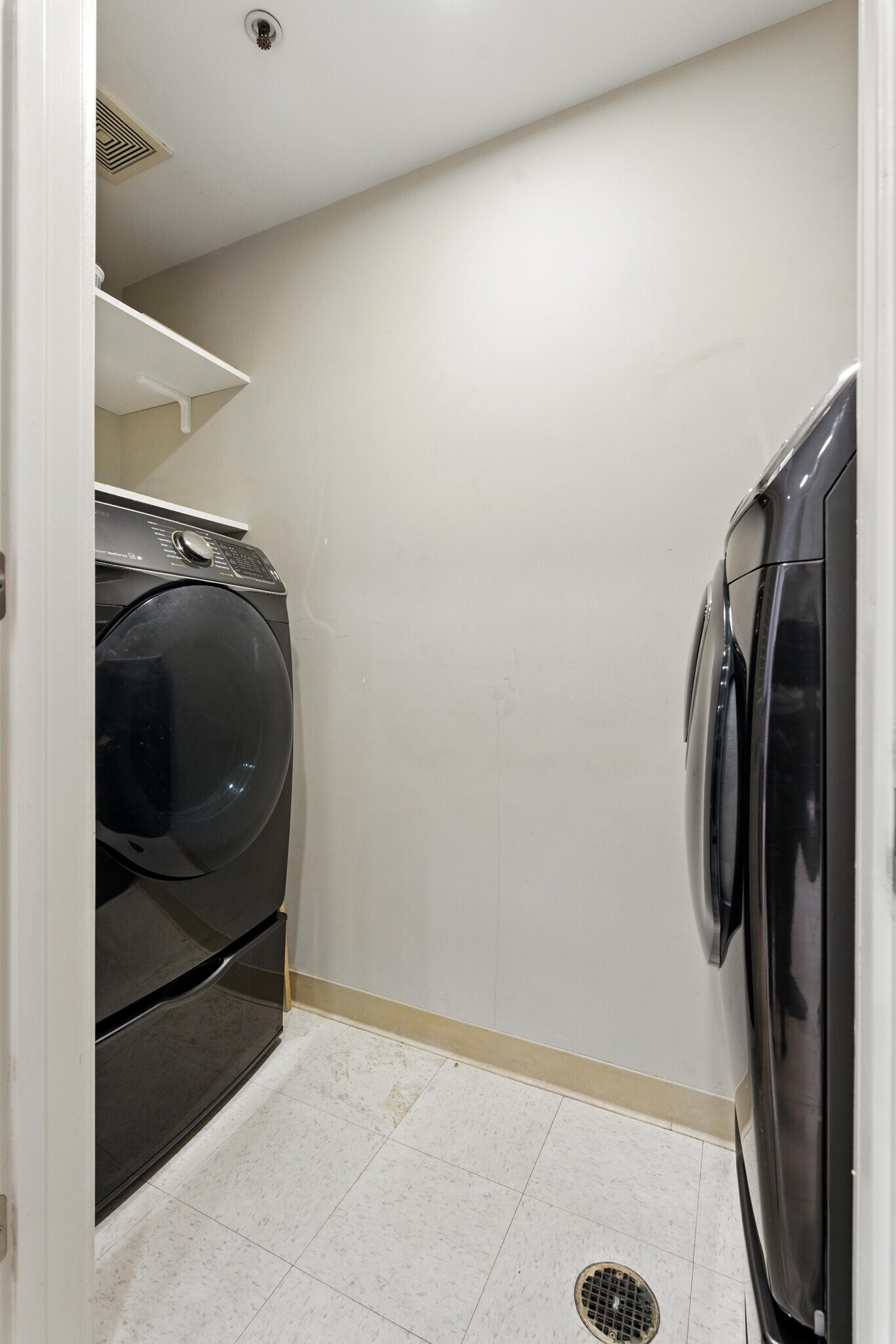 Building Photo - 403 Caruso Ave