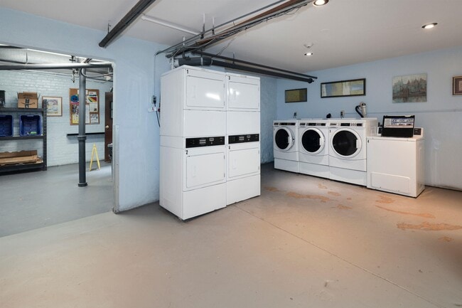 Building Photo - 56 Glenwood Ave