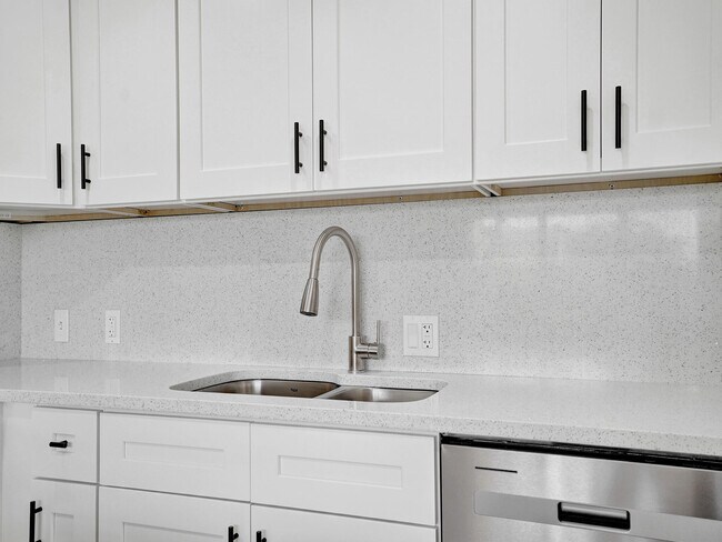 Building Photo - 17 Mansfield F