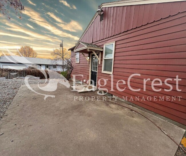 Building Photo - Spacious 3-Bedroom 2 bathroom Home with Great Mountain Views and Bonus Room!!