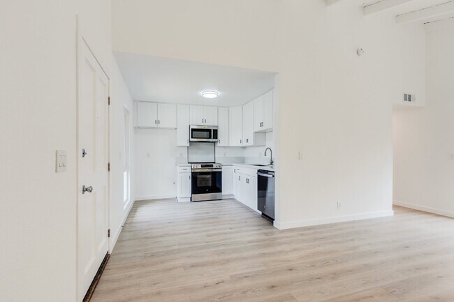 Building Photo - Renovated 3-Bedroom with Private Courtyard – Move-In Ready!