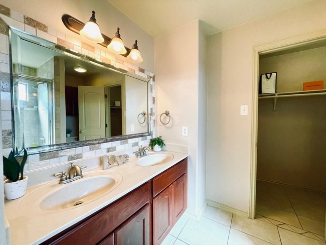 Building Photo - 9310 Albany Dr