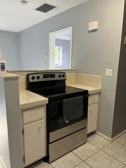 Building Photo - 5111 NE 18th Ave