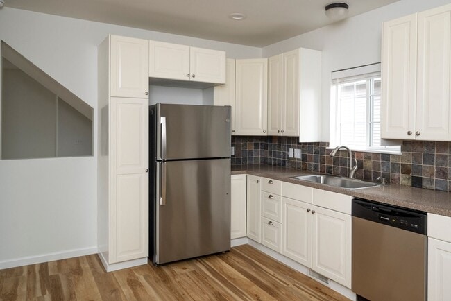 Building Photo - $2845/mo - 3 Bed/2 Bath Updated Home in the Heart of the Alberta Arts District!