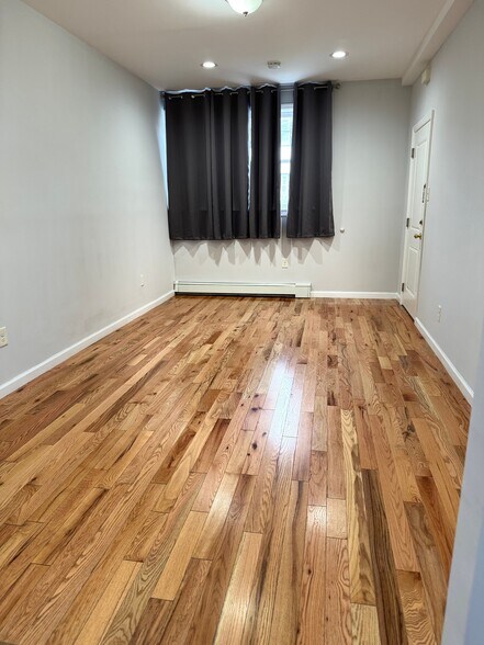 Building Photo - 288 2nd Ave W