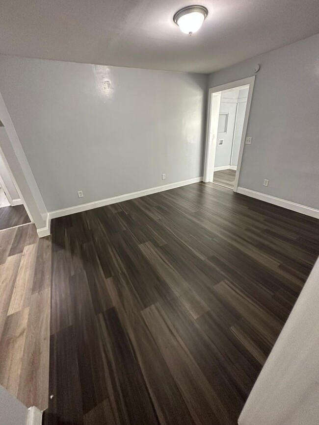 Building Photo - Fully Renovated 3/1 Single Family Ready to...