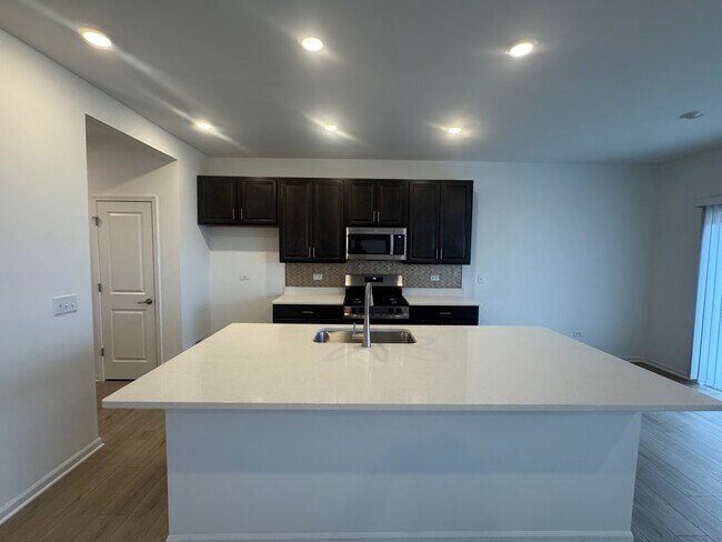 Building Photo - 25736 W Wakefield Dr