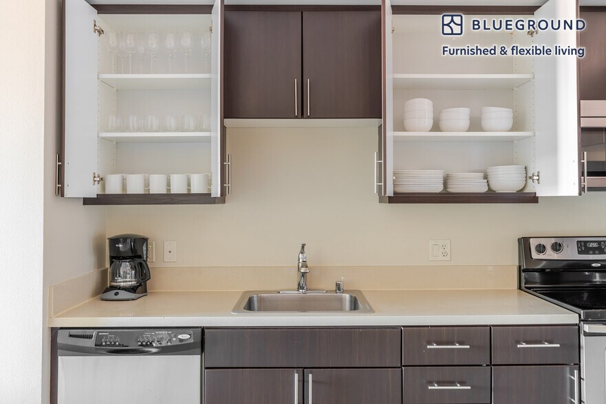 Building Photo - 7001 Sunne Ln