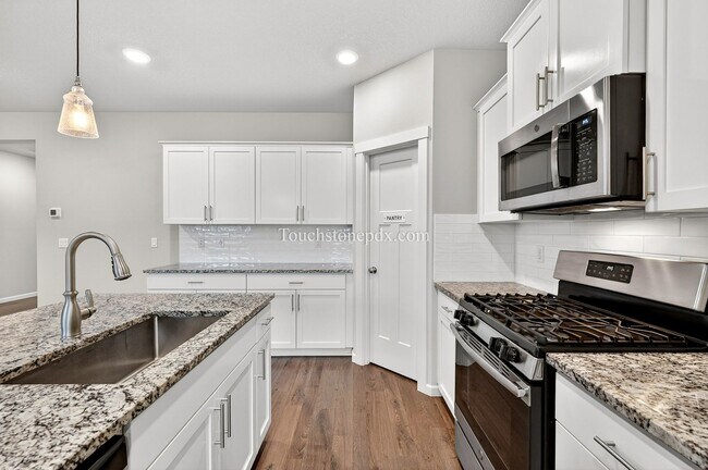 Building Photo - Modern 3BD | 2.5 BA Happy Valley Home On Corner Lot!