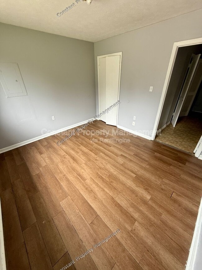 Building Photo - 3343 Ohara Dr S