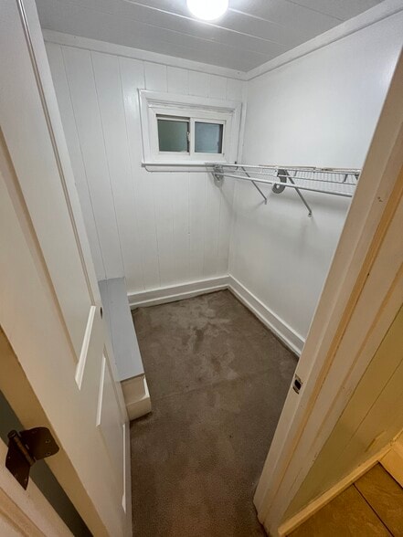 Building Photo - 8 Dixon Ln