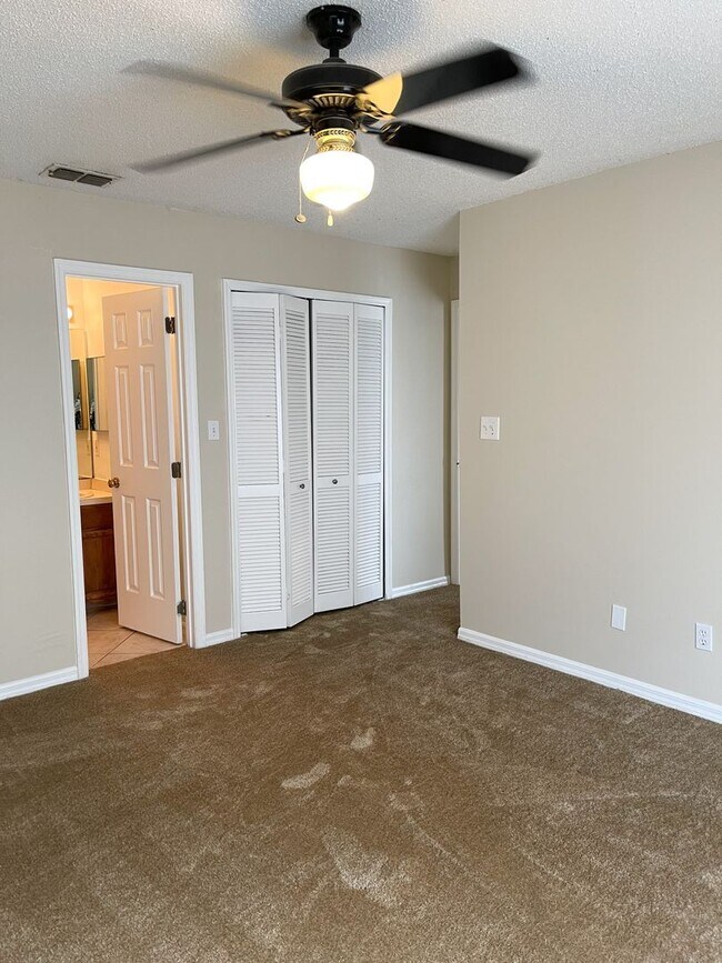 Building Photo - Beautiful 3-Bedroom, 2-Bath Home with 2-Ca...
