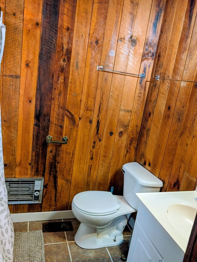 Building Photo - 24 Chalet Village Dr