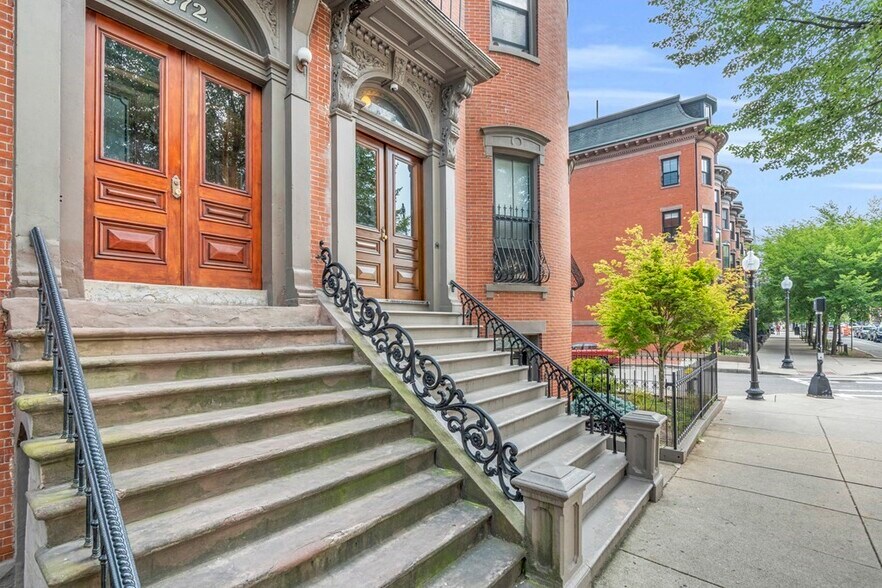 Building Photo - 668 Tremont St