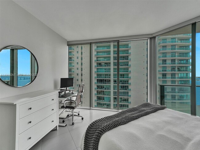 Building Photo - 1300 Brickell Bay Dr