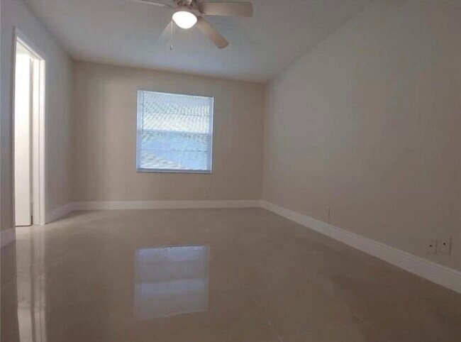 Building Photo - 9903 Three Lakes Cir