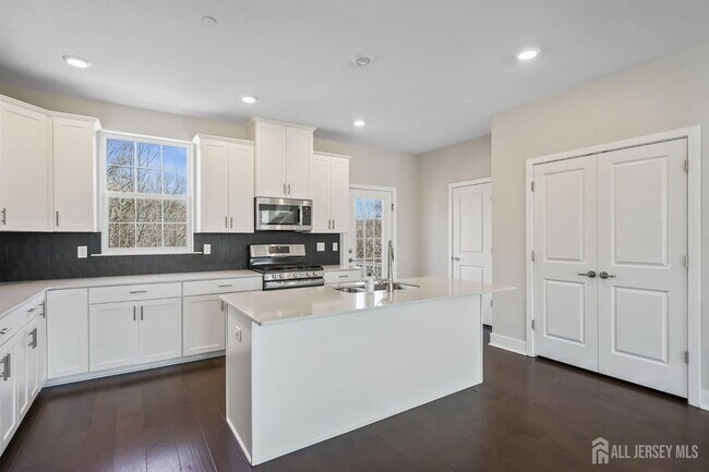 Building Photo - 1901 Swales Ct