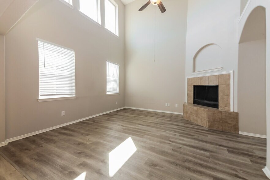 Building Photo - 1820 Plymouth Dr