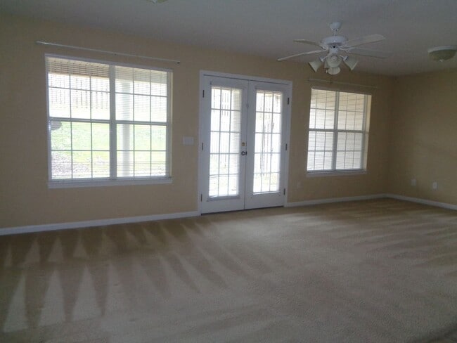 Building Photo - Creekside Subdivision   6 Month Lease Only!