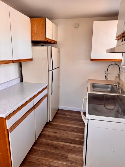 Building Photo - 123 Center St