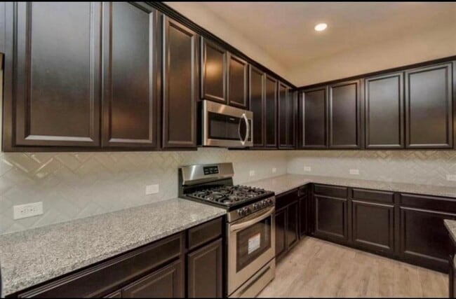 Building Photo - 427 Micaela Meadows Ct