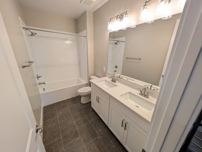 Building Photo - 11816 River Hawk Ave