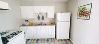 Building Photo - Cozy 1 Bed, 1 Bath + Unlimited Laundry!