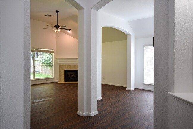 Building Photo - 34 S Rambling Ridge Pl