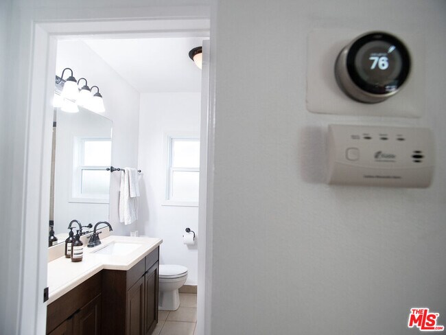 Building Photo - 6413 White Oak Ave