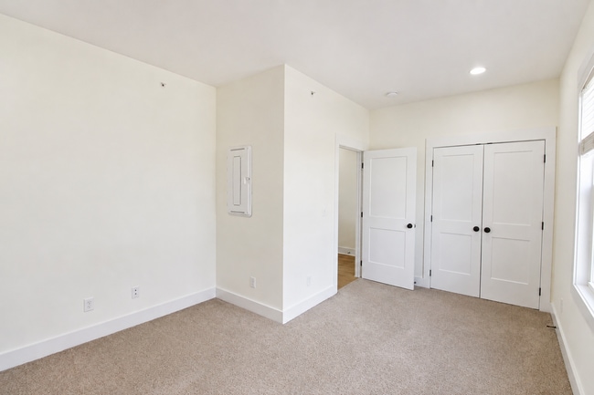 Building Photo - 1355 Belfair St