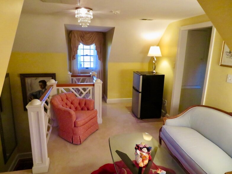 Building Photo - 1044 26th St S