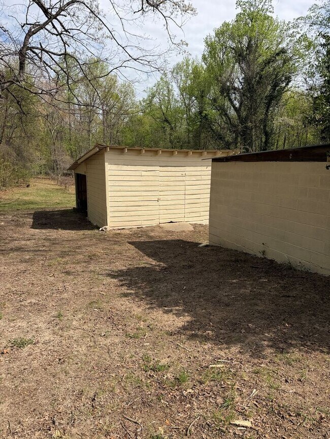 Building Photo - 3002 Cemetery Dr