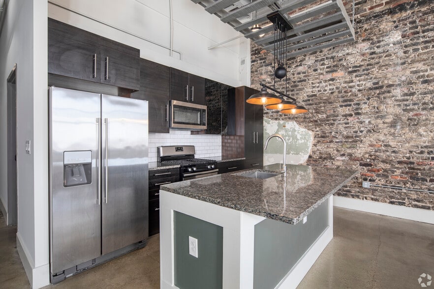 2 bed 2 bath - 1780 sqft - Ideal Building