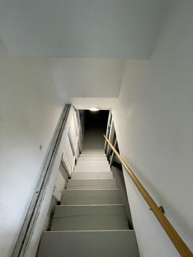 Building Photo - 815 Bella Ln