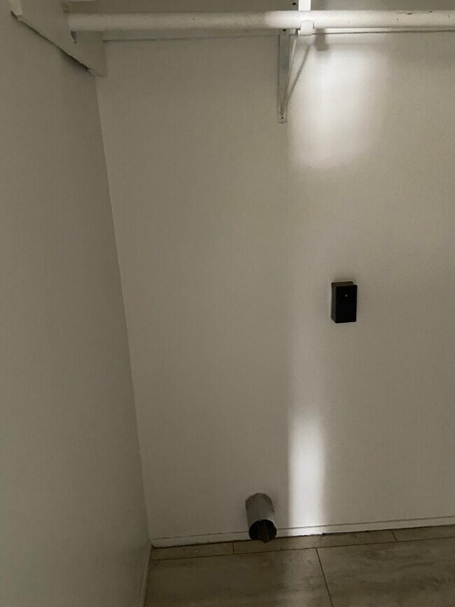 Building Photo - 1305 State St