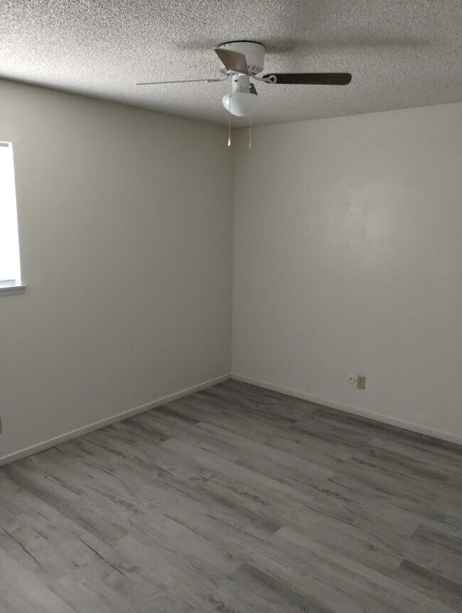 Building Photo - Two Bedroom Apartment Coming Soon! This Wi...
