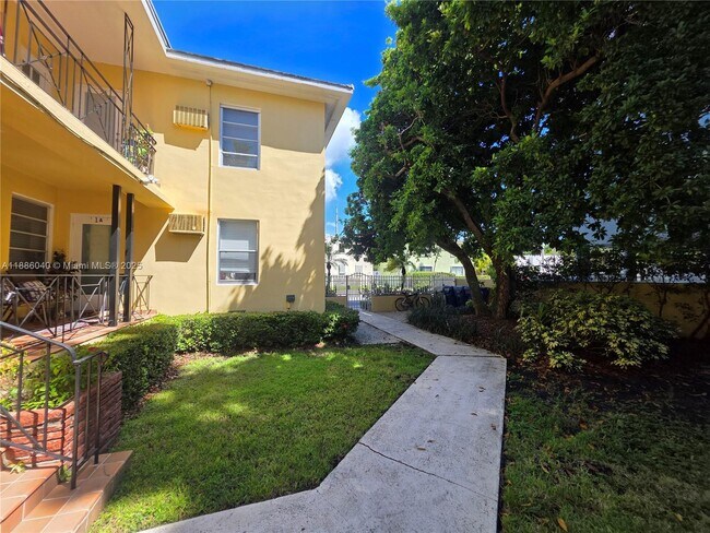 Building Photo - 8024 Harding Ave