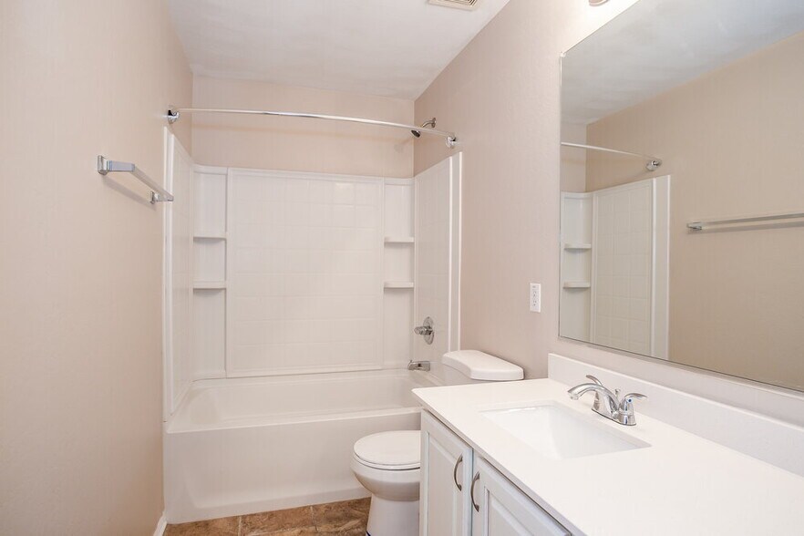 Building Photo - 10952 W Elm St