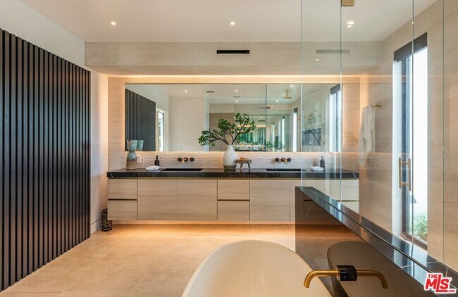 Building Photo - 9455 Eden Dr