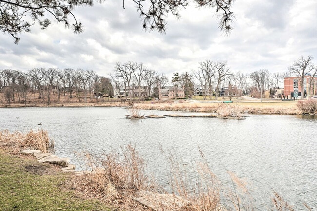 Building Photo - 696 Crescent Blvd