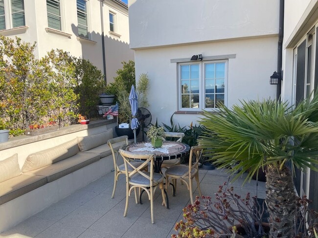 Building Photo - 3 bd/3.5 Ba Sea Summit Panoramic Ocean Vie...