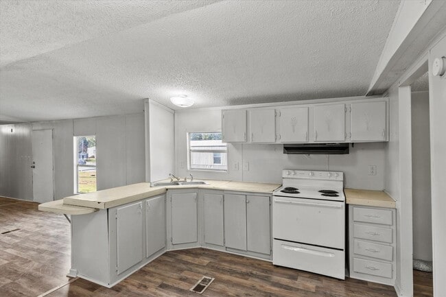 Building Photo - Beautifully Updated 3BR/2BA Trailer in Mus...