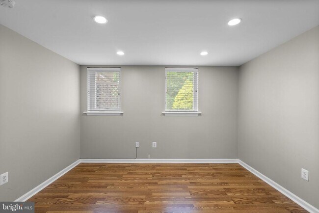 Building Photo - 1119 Halesworth Dr