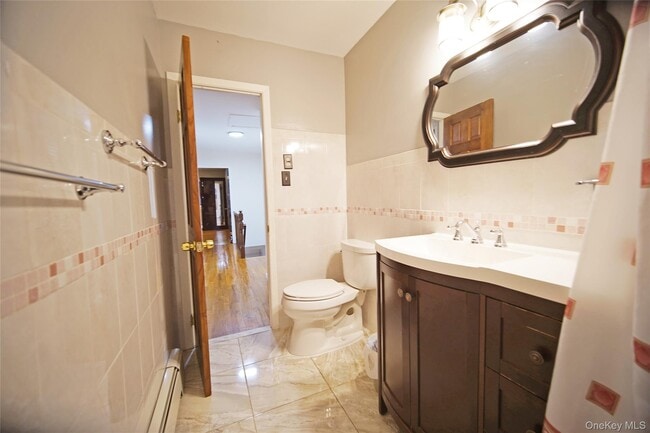 Building Photo - 1280 Adee Ave