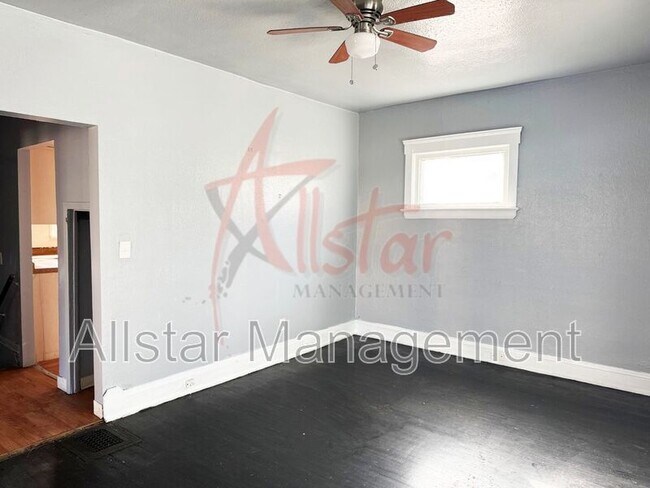 Building Photo - 1374 E 94th St