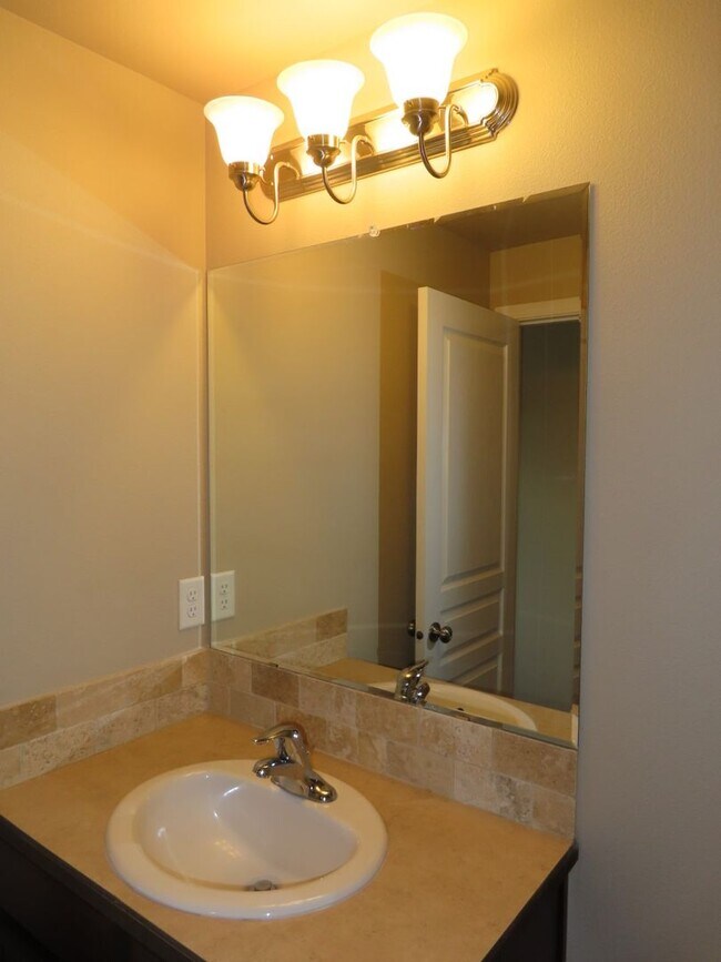 Building Photo - 61150 Snowbrush Dr